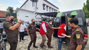 Kejati Tulang Bawang Tahan Tersangka Tipikor Perkara Dugaan Tipikor Dana Alokasi Khusus Fisik Prasarana pada Dinas Pendidikan Kabupaten Tulang Bawang